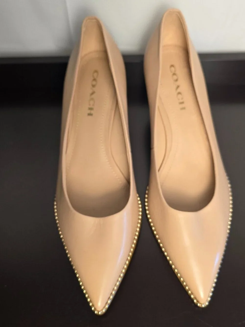 Coach Jackie Leather Kitten Heel Pumps with Gold Tone Beadchain Detail Size 8.5